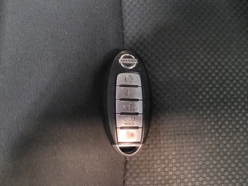 Used 2019 Nissan Pathfinder SV image 32