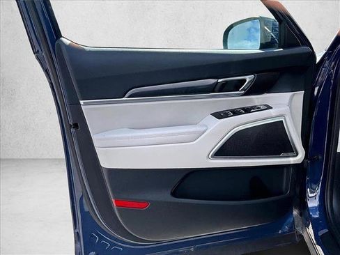 Used 2023 Kia Telluride S image 17