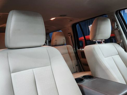 Used 2014 Ford Expedition XLT image 18