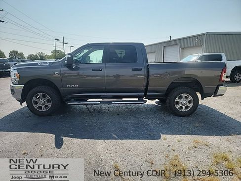 Used 2024 RAM 2500 Big Horn AWD/4WD image 2