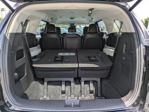 Used 2024 Kia Carnival EX FWD image 10