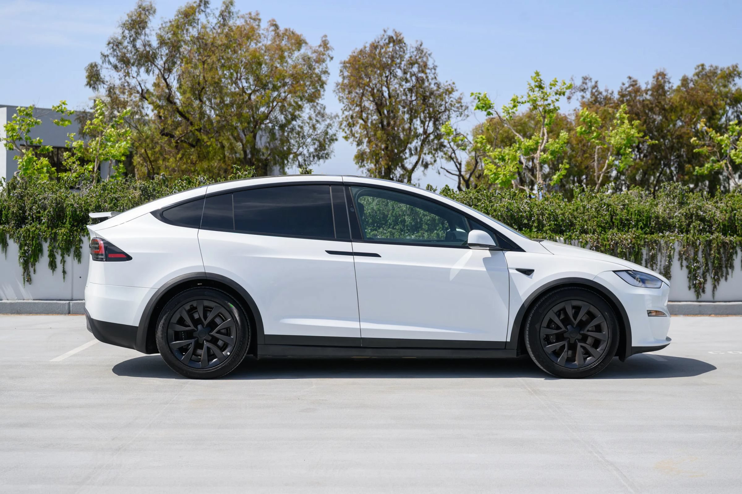 Used 2024 Tesla Model X AWD/4WD image 2