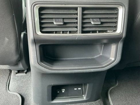 Certified 2024 Volkswagen Atlas Cross Sport SE w/ Panoramic Sunroof Package FWD image 17