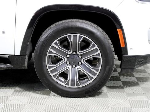 Used 2024 Jeep Wagoneer L Series II w/ Flexible Seating Group RWD image 47