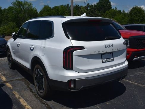 Used 2024 Kia Telluride EX w/ EX Captain's Chair Package AWD/4WD image 5