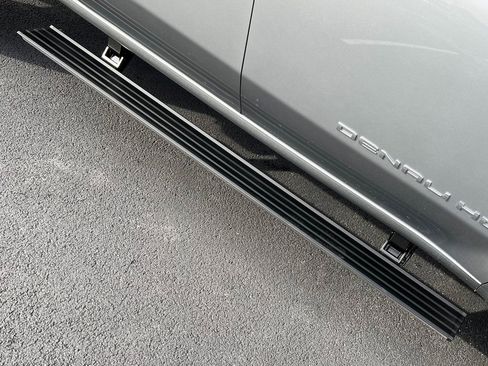 Used 2025 GMC Sierra 3500 Denali Ultimate image 21