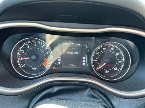 Used 2014 Jeep Cherokee Latitude w/ Cold Weather Group AWD/4WD image 13
