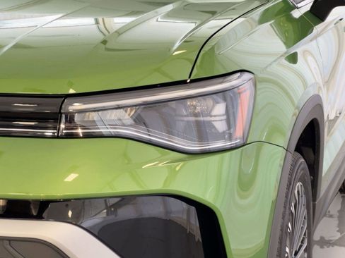 New 2026 Volkswagen Taos SE image 11