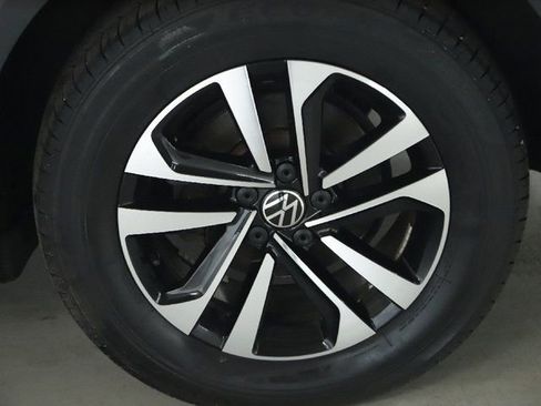 Used 2023 Volkswagen Tiguan S image 39