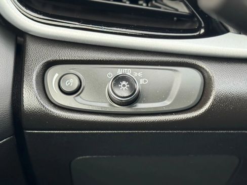 Used 2017 Chevrolet Volt LT image 32