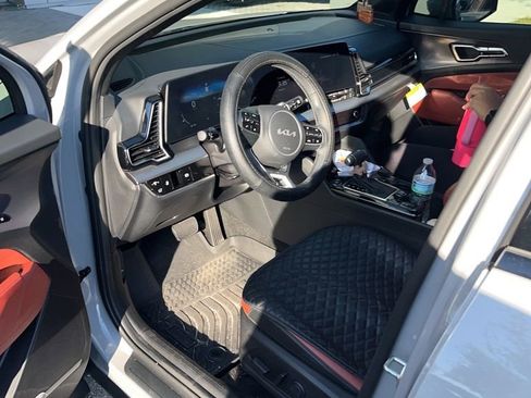 Certified 2025 Kia Sportage SX image 4