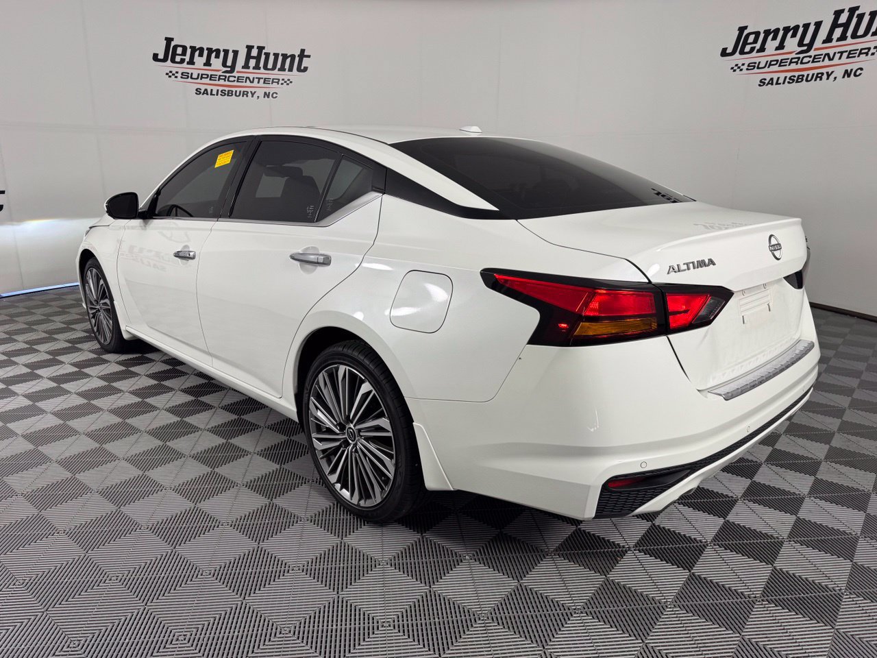 Used 2023 Nissan Altima 2.5 SL AWD/4WD image 9