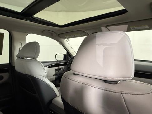 Used 2025 Honda Pilot Touring image 32