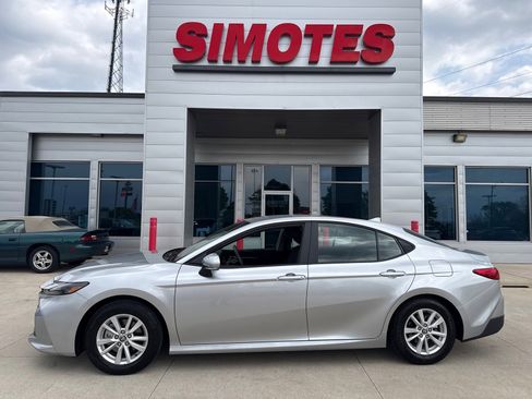 Used 2026 Toyota Camry LE FWD image 1