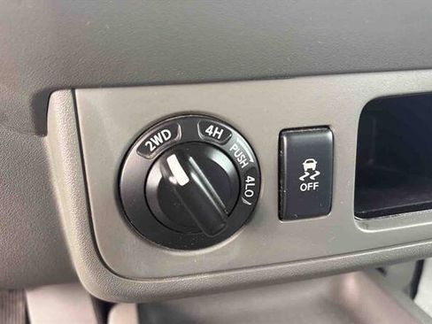 Used 2019 Nissan Frontier SV AWD/4WD image 14