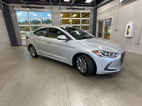 Used 2017 Hyundai Elantra Limited FWD image 7