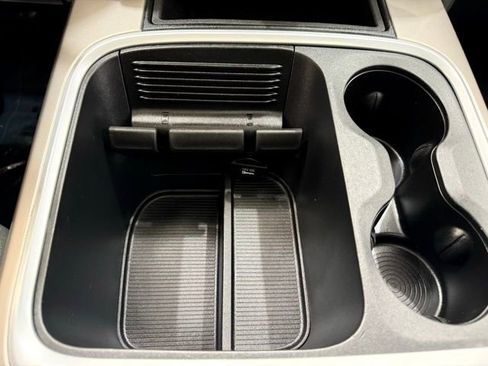 Used 2018 RAM 3500 SLT w/ Luxury Group image 40