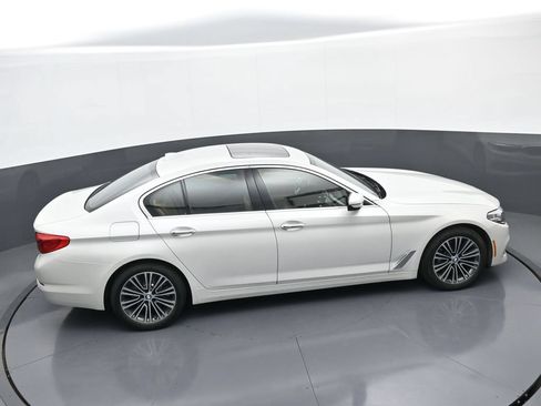 Used 2018 BMW 530i xDrive AWD/4WD image 36