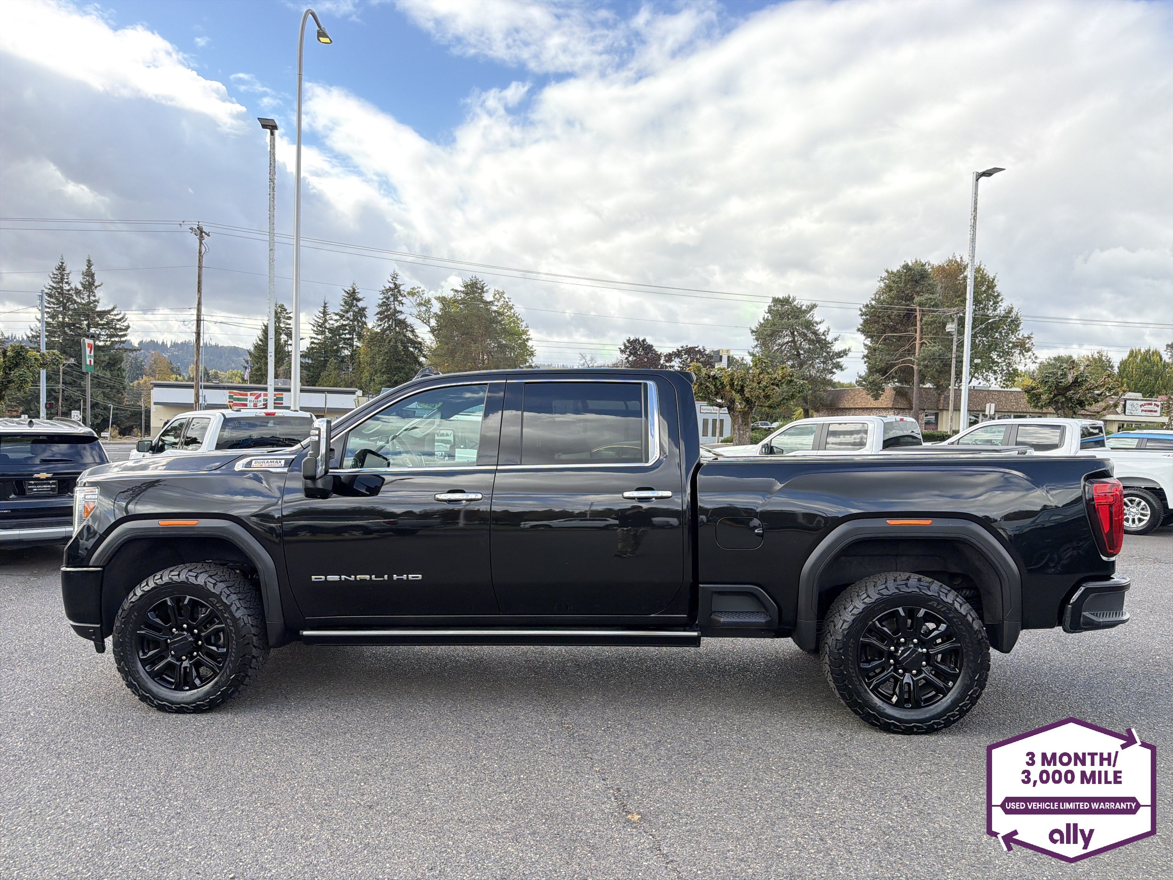 Used 2023 GMC Sierra 2500 Denali w/ Denali Black Diamond Edition AWD/4WD image 2