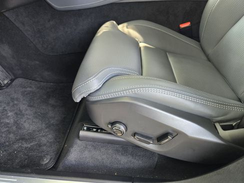 Used 2025 Volvo XC90 T8 Ultra w/ Lounge Package image 26