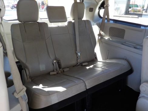 Used 2012 Chrysler Town & Country Limited w/ Luxury Group image 26