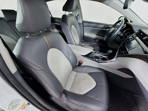 Used 2018 Toyota Camry L image 26