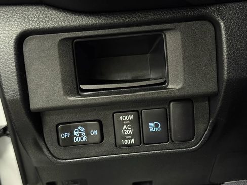 Used 2018 Toyota Tacoma TRD Sport RWD image 22