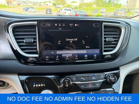 Used 2023 Chrysler Pacifica Touring-L FWD image 20