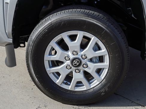Certified 2024 Toyota Tacoma SR5 AWD/4WD image 12