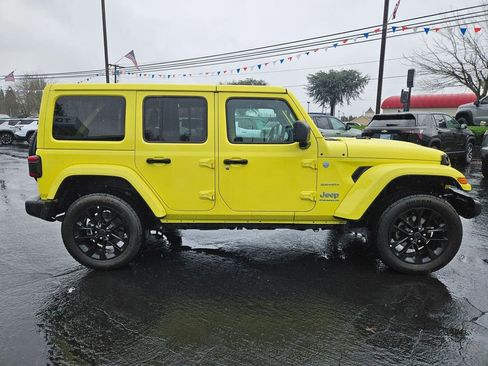 Used 2024 Jeep Wrangler Unlimited Sahara image 7