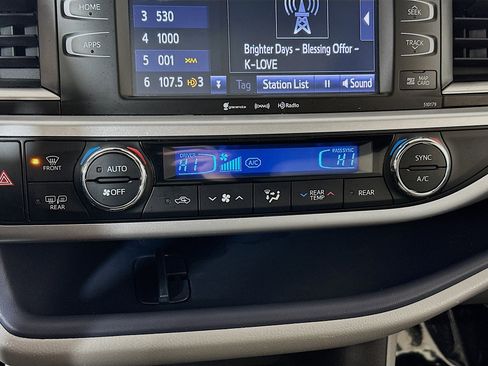 Used 2018 Toyota Highlander XLE image 15