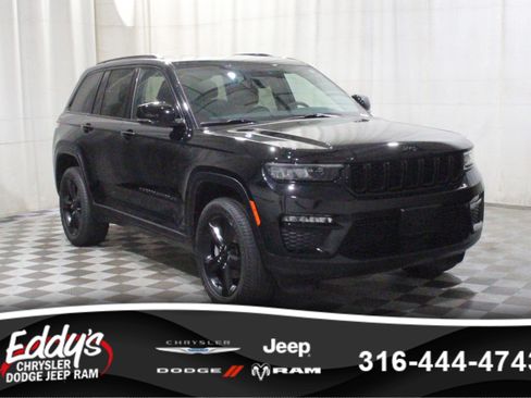 Used 2023 Jeep Grand Cherokee Limited w/ Black Appearance Package AWD/4WD image 1