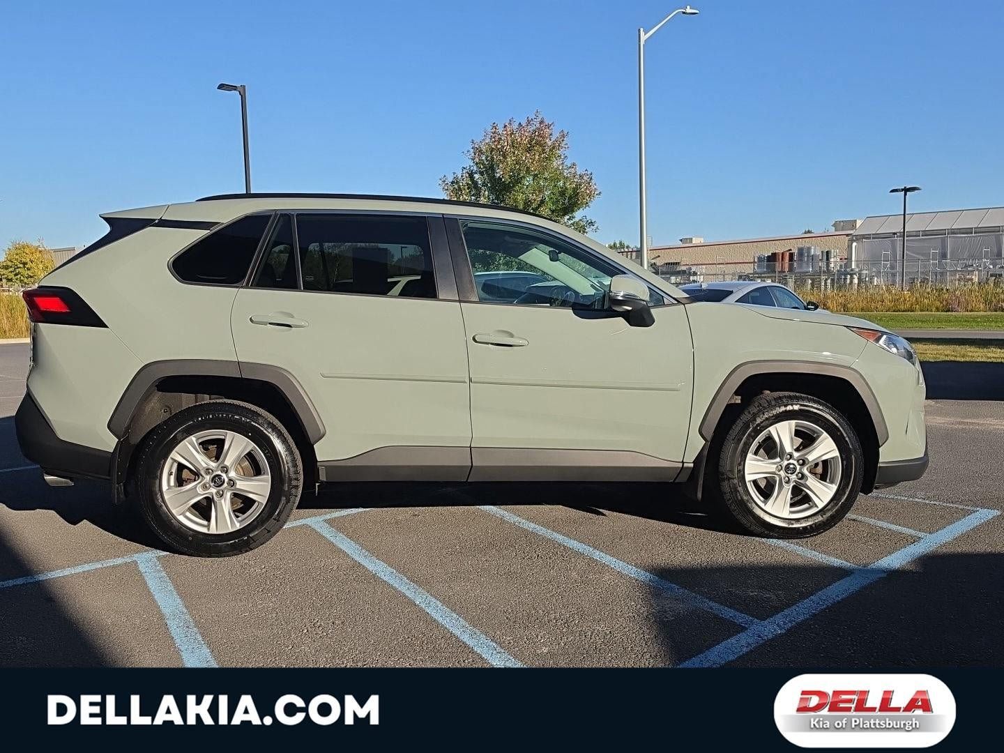 Used 2020 Toyota RAV4 XLE w/ Convenience Package AWD/4WD image 11