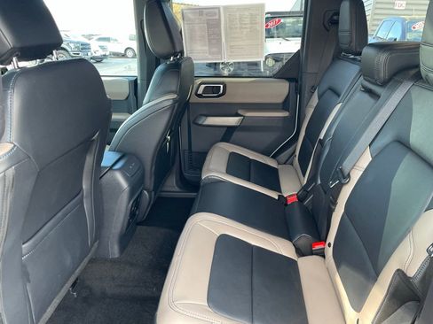 Used 2023 Ford Bronco Wildtrak image 7