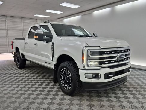 Used 2024 Ford F250 Platinum AWD/4WD image 3