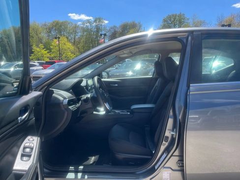 Used 2024 Nissan Altima 2.5 SV AWD/4WD image 19