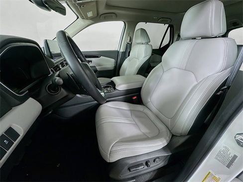 Certified 2025 Honda Pilot Touring image 30