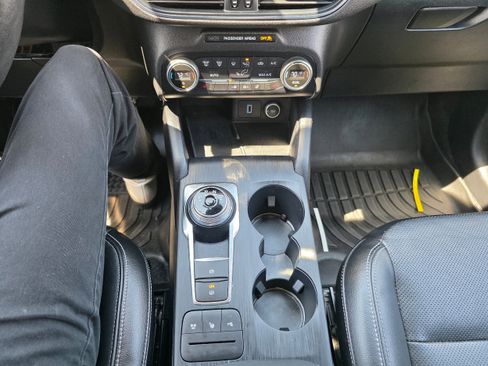 Used 2020 Ford Escape Titanium FWD image 13
