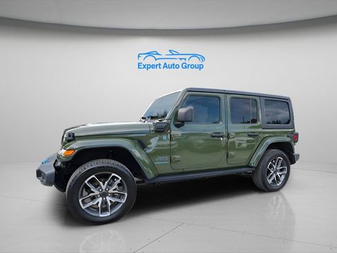 Used 2024 Jeep Wrangler Unlimited w/ Convenience Group AWD/4WD image 4