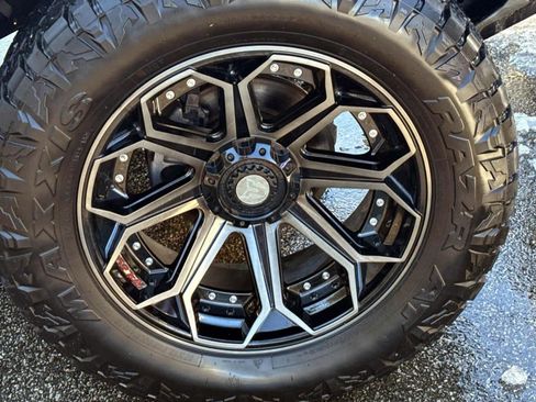 Used 2023 Jeep Gladiator Sport image 7