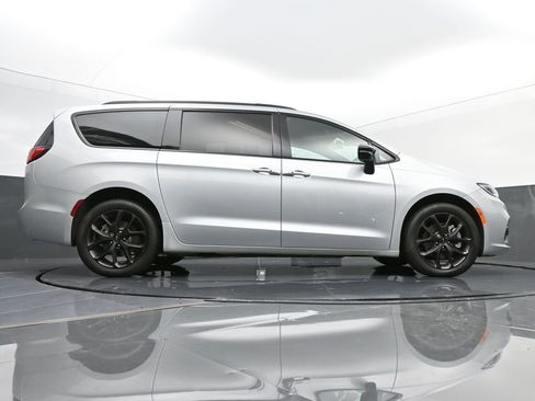 Used 2023 Chrysler Pacifica Limited w/ S Appearance Package image 52
