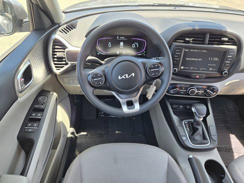 Certified 2025 Kia Soul LX w/ LX Technology Package FWD image 12