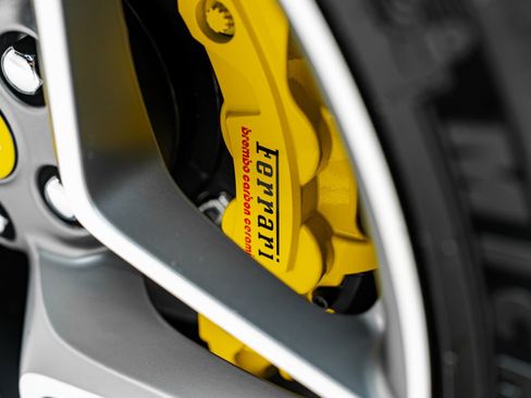 Used 2022 Ferrari F8 Tributo RWD image 40