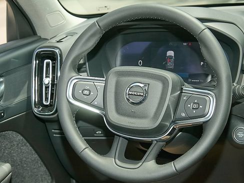 New 2026 Volvo XC40 B5 Plus w/ Protection Package Premier AWD/4WD image 25