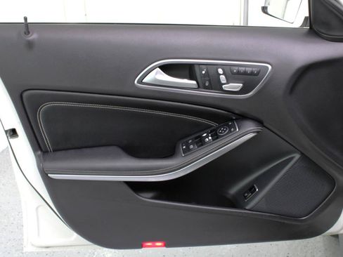 Used 2020 Mercedes-Benz GLA 250 w/ Convenience Package image 37