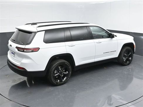 New 2025 Jeep Grand Cherokee L Altitude image 38