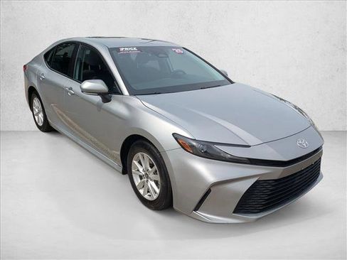 Used 2025 Toyota Camry LE FWD image 3