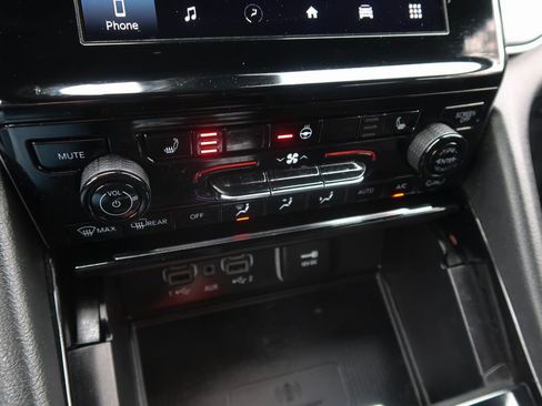 Used 2023 Jeep Grand Cherokee L Laredo image 33