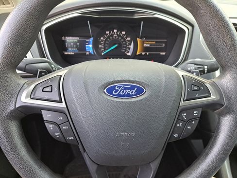 Used 2017 Ford Fusion SE w/ Fusion SE Technology Package FWD image 26