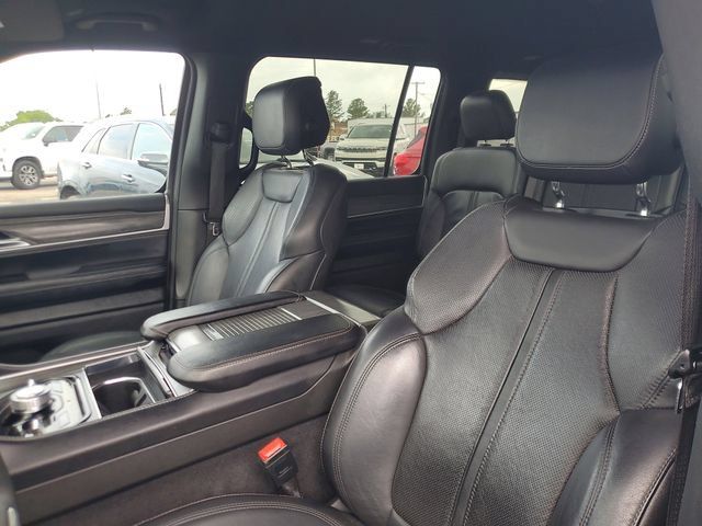 Used 2023 Jeep Wagoneer L Series III w/ Preferred Equipment Group AWD/4WD image 17
